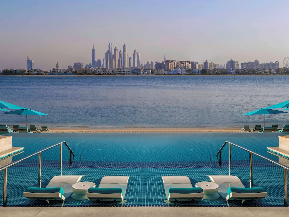 Zur Golfmeisterschaft nach Dubai: DeLuxe Hotels in Bab Al Shams & Dubai inkl. The View Ticket Hintergrundbild