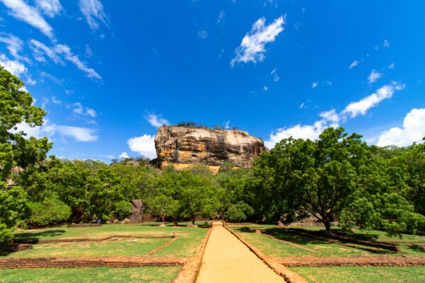 Traumstrände entlang der Ostküste mit Sigiriya Felsenfestung & Udawalawe Safari