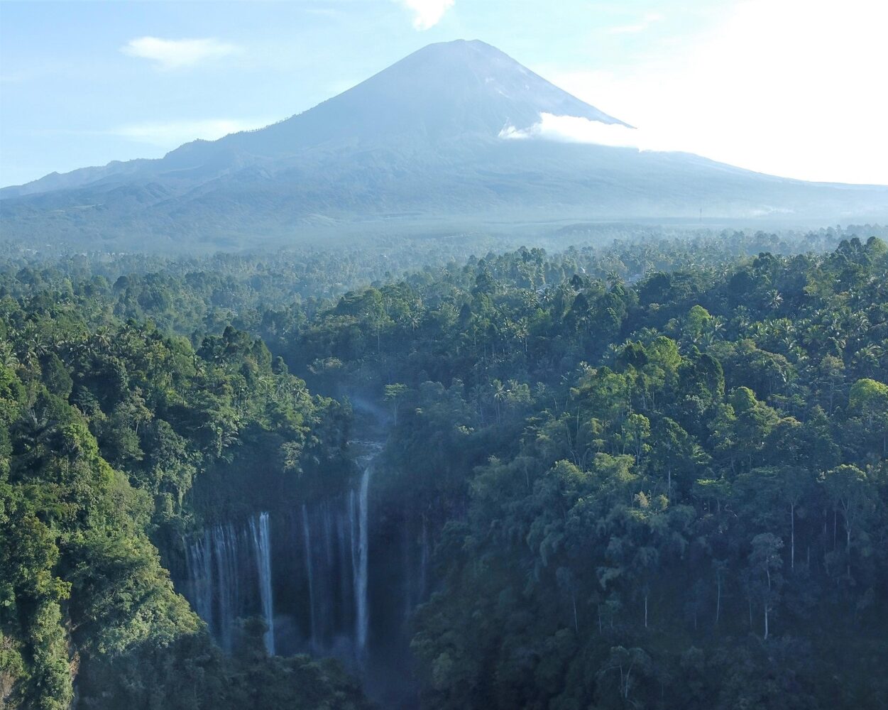 Singapur, Private Kurztour "Ost-Javas Naturhighlights" & Baden auf Bali Hintergrundbild