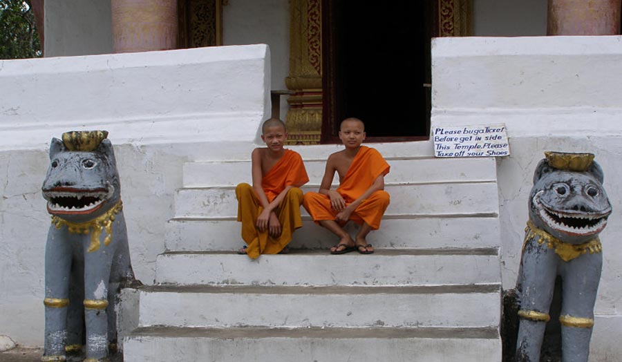 "Glanzlichter Laos" & "Angkor im Überblick" + Baden Pattaya Hintergrundbild