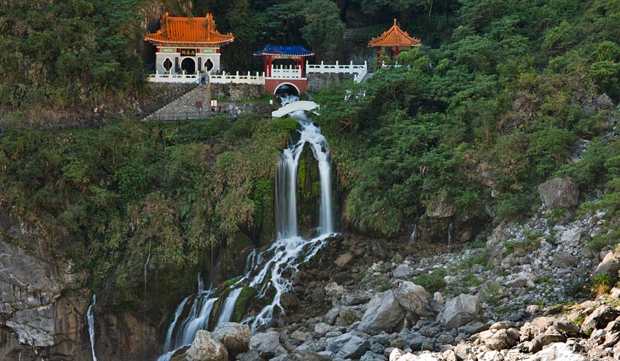 Kurztour "Rund um Taiwan" & Baden Bali Hintergrundbild