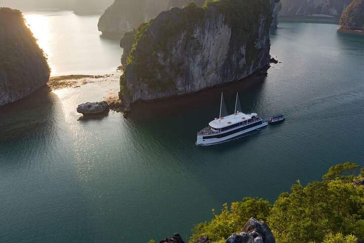 Hanoi mit Halong Bucht Kreuzfahrt & Baden in Phan Thiet Hintergrundbild