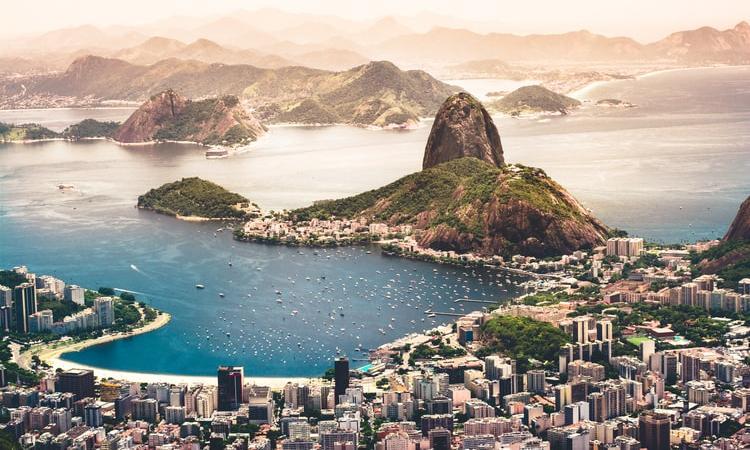 Brasilien individuell: Rio de Janeiro, Iguazu-Wasserfälle, Amazonas & Baden Salvador de Bahia Hintergrundbild