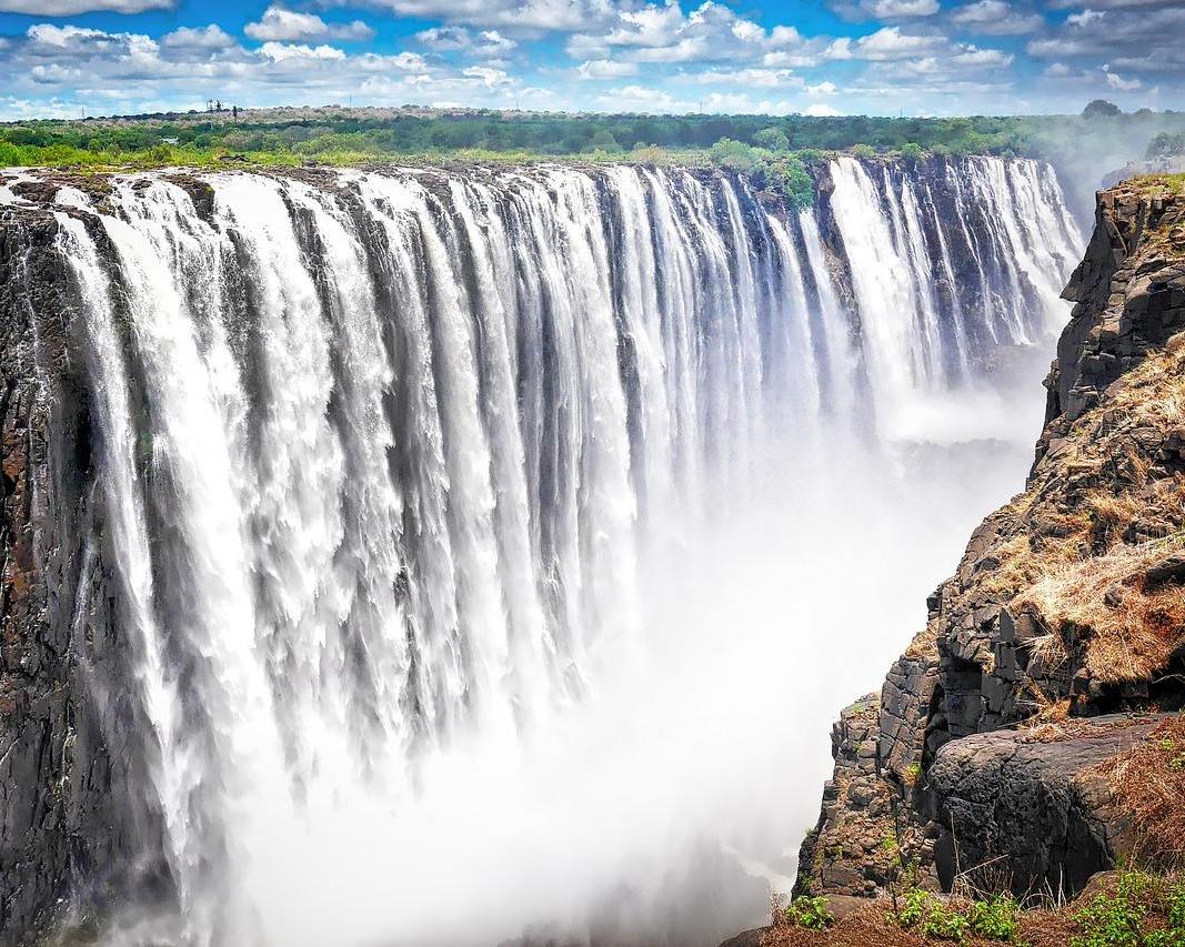 Windhoek & Safari "Etosha-Nationalpark bis Viktoriafälle" Hintergrundbild