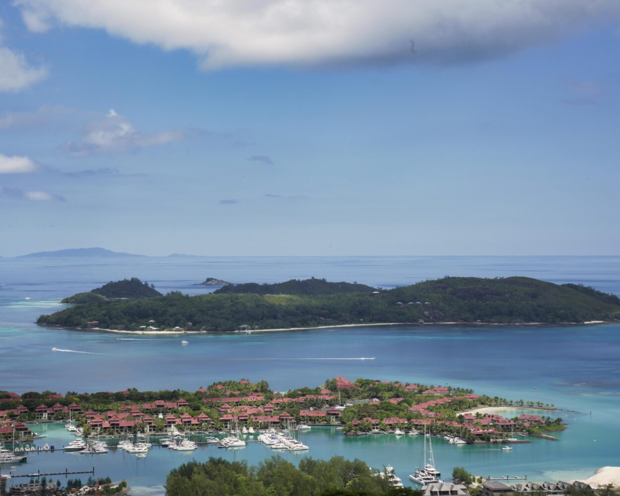 Stopover Dubai und Seychellen DeLuxe: Mahé & Privatinsel Round Island Hintergrundbild