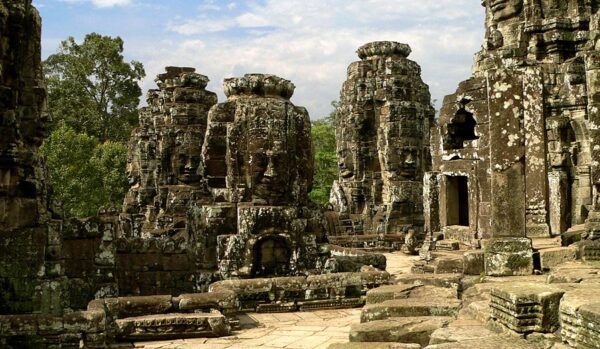 Rundreisekombi "Höhepunkte Vietnams" & "Angkor + Tonle Sap" & Baden