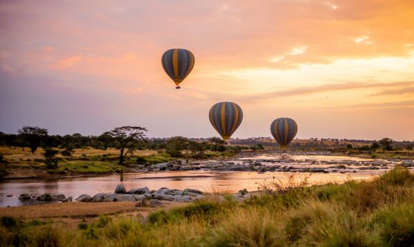 Massai-Dorf und Heißluftballonfahrt in der Serengeti & Baden Sansibar